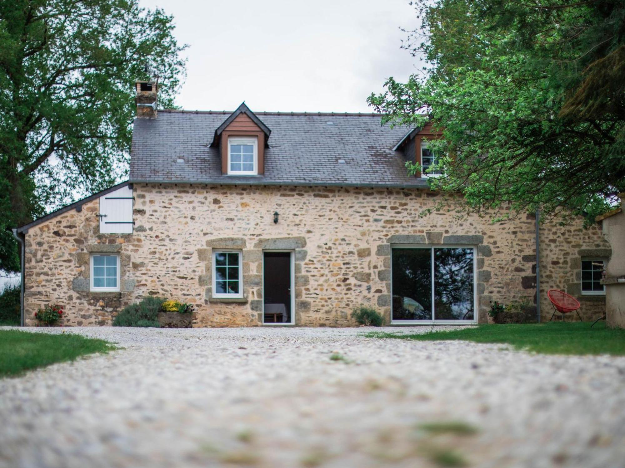 Gite De Charme Renove Avec Cheminee, Terrasse Et Proche Randonnees - Capacite 13 Pers. - Fr-1-410-179 Saint-Leonard-des-Bois Bagian luar foto